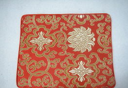 熱銷(xiāo)民間繡品與布藝工藝品 繡龍、布兔、靠墊與花布魚(yú)的魅力